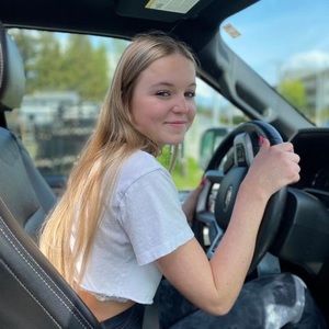 Meet your Posher, Lorelei